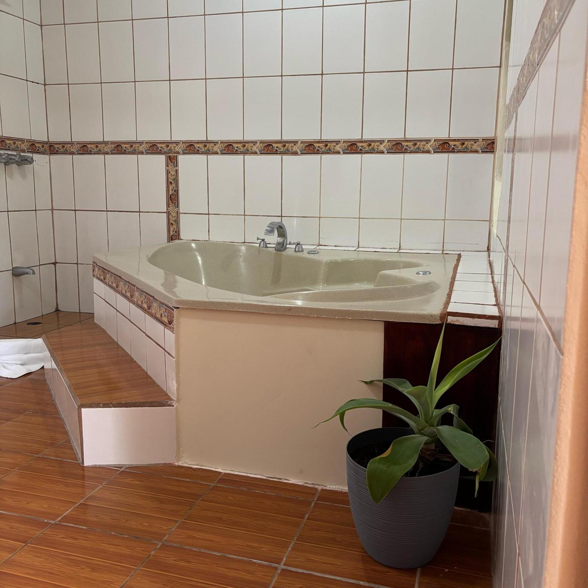 Arenal Roca Lodge & Bungalows La Fortuna Екстериор снимка